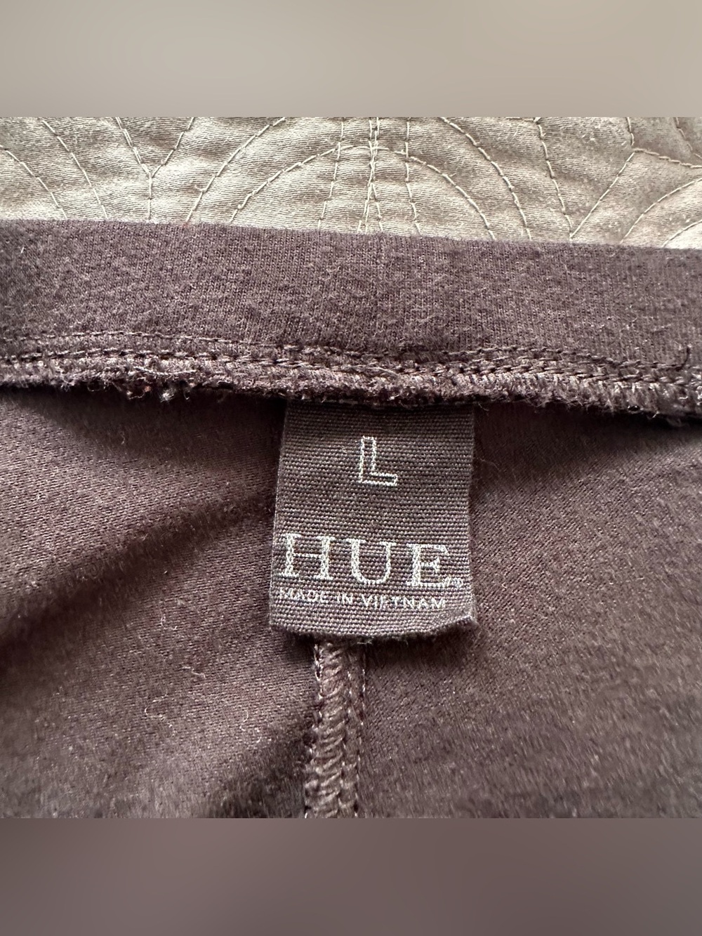 Bundle of 2 Pair HUE Black and Brown Women's Stretch Leggings - Picture 3 of 7